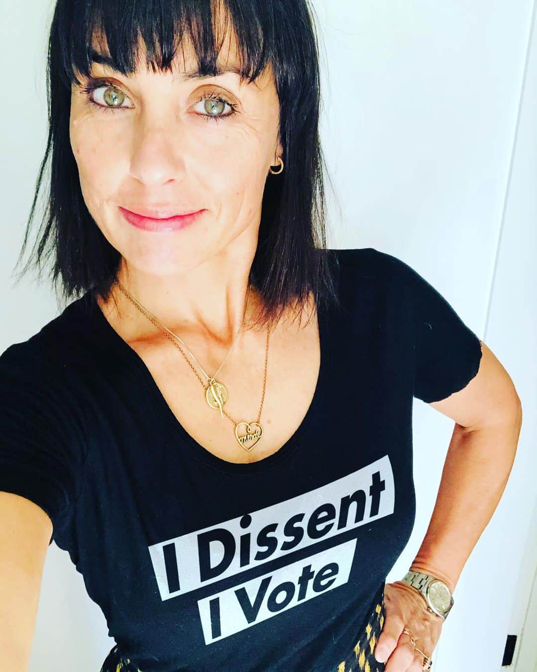 コンスタンス・ジマーのインスタグラム：「Today is the launch of voting season!  Dissent! FIGHT for equality for all! Together let’s dedicate the final push for the Equal Rights Amendment to the memory of RBG’s valiant work for justice! Please join me and vote on November 3rd. 100% of the net proceeds from this limited edition tee support @EraCoalition which keeps on fighting for those who are most impacted by systemic inequalities! Citizens like Breonna Taylor deserve Justice! Constitutional equality for all isn't a dream—it's a right. Get yours at represent.com/dissent and together let’s do this! (link to buy in bio) #Dissent #Vote #RBG #ERANOW」
