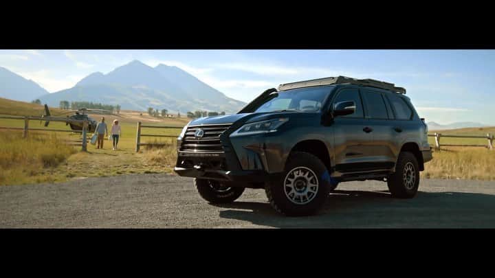 Lexus USAのインスタグラム：「It can do both. This #LexusLX 570-based off-road vehicle, called the J201 Concept, celebrates the flagship LUV’s ability to blend the finest luxury appointments with leading off-road capabilities. Visit the link in our bio to learn more.」