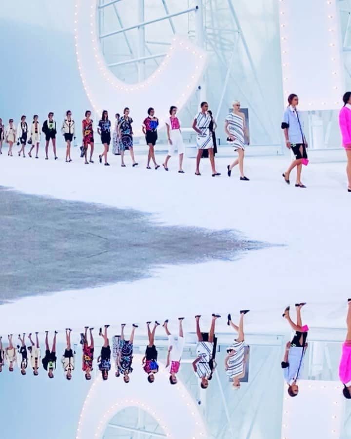 カロリーヌ・ド・メグレのインスタグラム：「💖 #ChanelSpringSummer」