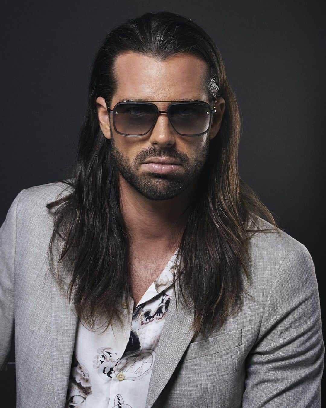 ディタのインスタグラム：「Strength and endurance are channeled through DITA's legendary Mach series. This Season, Mach-Six is reborn in black rhodium and yellow gold titanium with grey gradient lenses. #DITA #DITAeyewear #MachSix #DITAsunglasses」