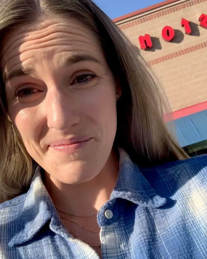 のインスタグラム：「Baloo just got an upgradeeee😍💙 Hayes and I took our Jeep to our local @firestoneauto to put on BRAND NEW @bridgestonetires and we are SO EXCITED! Baloo looks better than brand new and drives like a dream. Our experience was so safe and only made me even more proud to be #TeamBridgestone!!」
