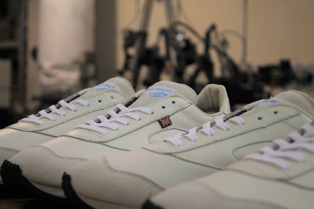 ウォルシュのインスタグラム：「The Ensign Classic Marshmallow . . . #normanwalshuk #normanwalsh #britishmanufacturing #madeinbritain #ukmfg #shoes #footwear #sneakers」