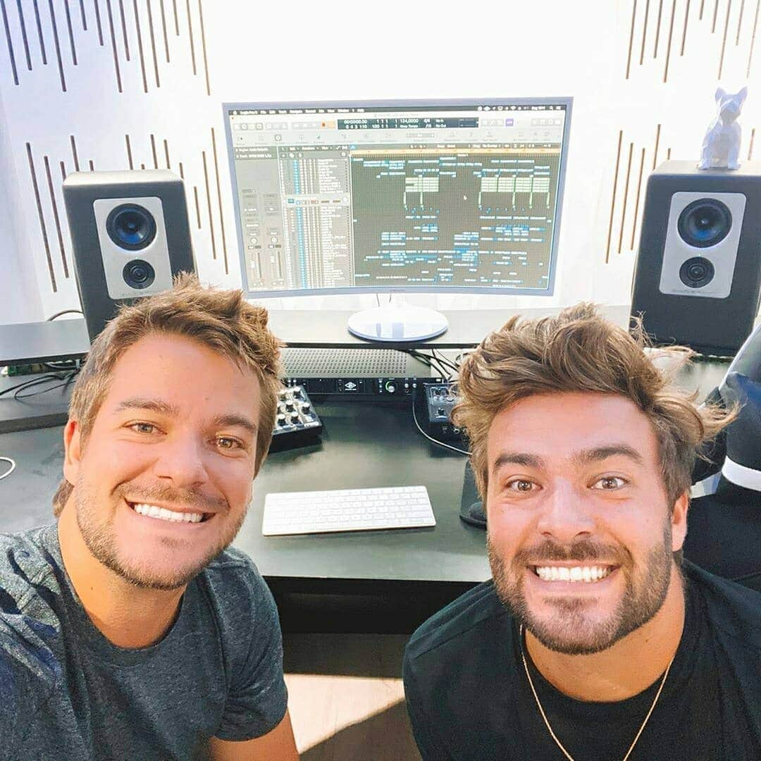 Spinnin' Recordsさんのインスタグラム写真 - (Spinnin' RecordsInstagram)「Look who’s joining our Academy XL! 😏 Brazilian twins @dubdogz have prepared a detailed track breakdown, with lots of tips and tricks (you won’t want to miss out)! And this Thursday already you can be a part of @7skies’ special splice masterclass! Link in bio for more info 🙌」10月7日 3時03分 - spinninrecords