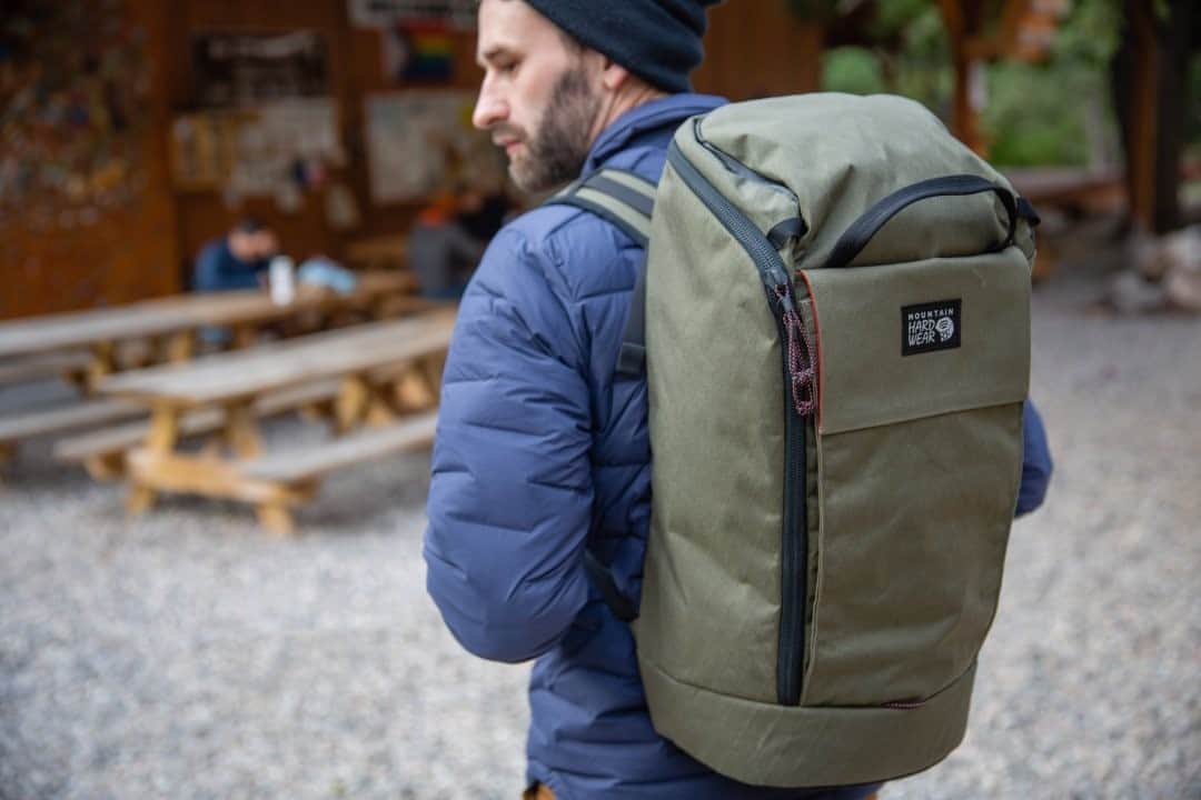 マウンテンハードウェアのインスタグラム：「Our highest-achieving daypack to check every box imaginable. Whether you’re in climb mode, your commute phase, or on a non-stop-carry mission, you’ve got a robust support system in a withstanding package to get you through it all. (Link in bio to shop Grotto™ Packs). Photo: @mattburbach.」
