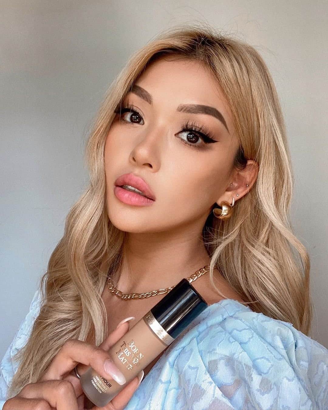 Too Facedさんのインスタグラム写真 - (Too FacedInstagram)「Ok flawless, we see you! ✨ @itssangtime perfects her glam with our 24-Hour Born This Way Matte Foundation. #regram #tfbornthisway #toofaced」10月7日 3時00分 - toofaced