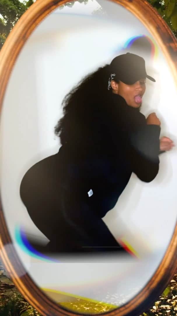 のインスタグラム：「My family keeps me grounded. My music keeps me connected. My melanin keeps me rooted. So I got up and got to it! It feels good loving myself exactly where I am. Thickness and all! Lol Going places I’ve never gone before mentally, and it feels good! So thank you to @thomeography. This #rooteddance is EVERYTHING! Let’s celebrate our melanin together in all its glory! I want to see you dance and smile at yourself in the Mirror!!   Link in bio to learn the dance. Submit your video to RootedBME@gmail.com so you too, can be apart of this video with me! Lets Dance Together! #Rooted」