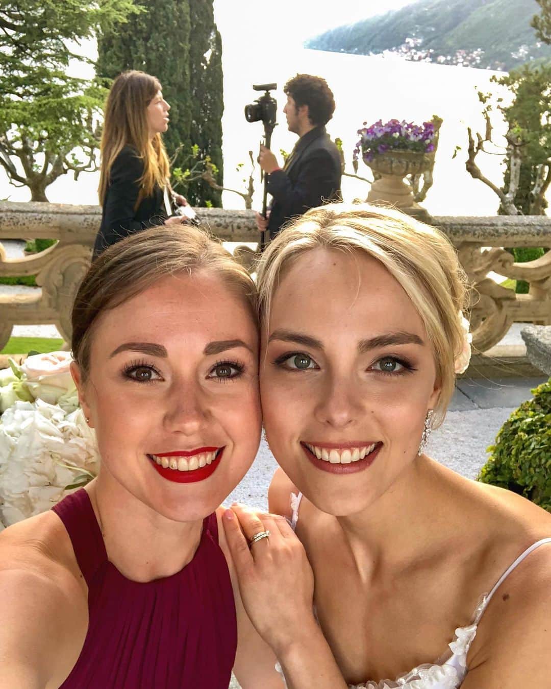 ラウラ・レピストのインスタグラム：「Kaikenlaista on tullut koettua yhdessä, ja huomenna päästään Kiiran kanssa raottamaan muistojen arkkua myös teille😍❤️ Tulkaahan keskustelemaan meidän kanssa huomenna keskiviikkona klo 19 @skatingfinland’in IG-liveen, jos meidän urien aikaiset ja jälkeiset näkökulmat kiinnostavat.🙌🏼 Ajatus lähti taitoluisteluliiton uudesta luistelijoiden työryhmästä, jossa mm. halutaan tuoda luistelijan ääntä vahvemmin esiin. Joten toivottavasti tästä lähtee @skatingfinland’in uusi luistelijoiden live-sarja, ja meidän jälkeen lauteilla on seuraavat tarinansa kertojat.😍🙏🏼 Kysymyksiä mulle ja Kiiralle voi jättää storiesin puolelle.😘 . . . #skatingfinland #taitoluistelu #figureskating #instalive #instagramlivestream」