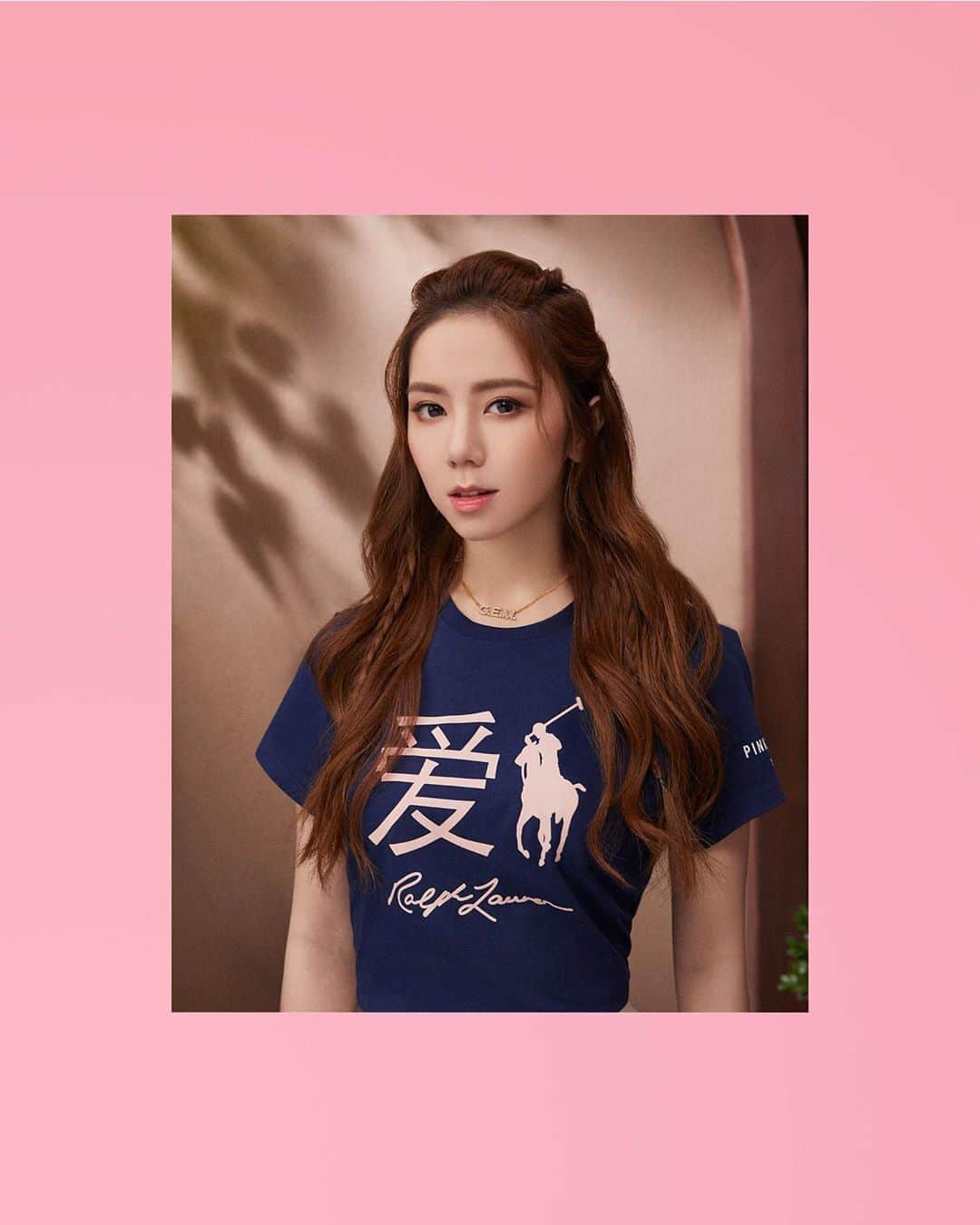 Polo Ralph Laurenさんのインスタグラム写真 - (Polo Ralph LaurenInstagram)「When we come together in the battle against cancer, we are all stronger together, too.  For this year’s #PinkPony campaign, we asked cancer survivors and supporters from around the world to share what they learned in the fight against cancer.  “I think we all have to recognize that cancer is really not far from us,” says G.E.M. (@GEM0816), a Chinese singer, songwriter and supporter.  Deborah James (@bowelbabe), a broadcaster, author and patient at The Royal Marsden, agreed. “I've learned that life can blindside us, but life is beautiful, and we have to appreciate every day we're granted," James explained.   @WendyYu_Official, women’s advocate, entrepreneur and philanthropist explained how love can also unite people in the fight against cancer. Yu said: “To me, the power of love is limitless. It brings everyone together. It's wisdom that empowers our minds and makes us undefeatable.”  Discover more stories from our Pink Pony cast members via the link in bio.  #PoloRalphLauren」10月7日 3時01分 - poloralphlauren