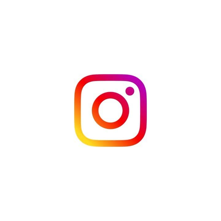 マーク・ザッカーバーグのインスタグラム：「Happy 10th birthday to Instagram! And thank you to everyone who has made Instagram so special. I can't believe that it’s been eight years since Instagram joined us - the community and the service have come so far, and I'm excited for the journey ahead.」