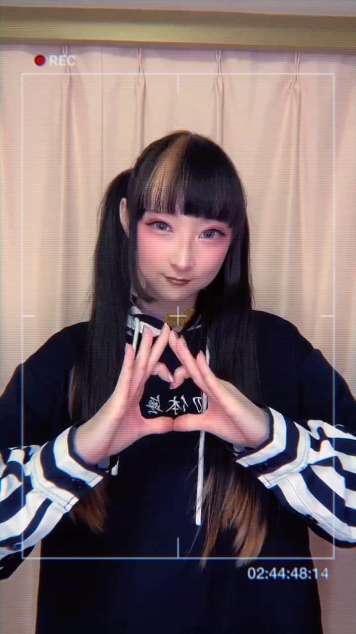 のインスタグラム：「Sixth sense 💘 . . #ootd Top:🎁 @diansaku #diansaku  Choker: @mil_hae #milhae . . 🎵 #reol - #第六感 sixth sense . . App: TikTok Japan at rinrin_doll . . #rinrindollreels #rinrindoll #japan #tokyo #harajuku #japanesefashion #tokyofashion #harajukufashion #東京 #コーデ #今日のコーデ #autumnstyle #秋コーデ #streetwear」