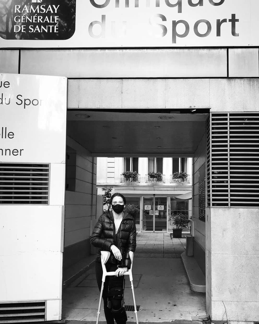 のインスタグラム：「Suite à ma blessure des championnats de France, je me suis faite opérer mardi dernier des tendons de l’ischio. Une décision prise avec l’ensemble du staff médicale.  C’est donc parti pour cette nouvelle aventure avec un ischio neuf 🙏🏽 #stayfocused #illbeback #staypositive」