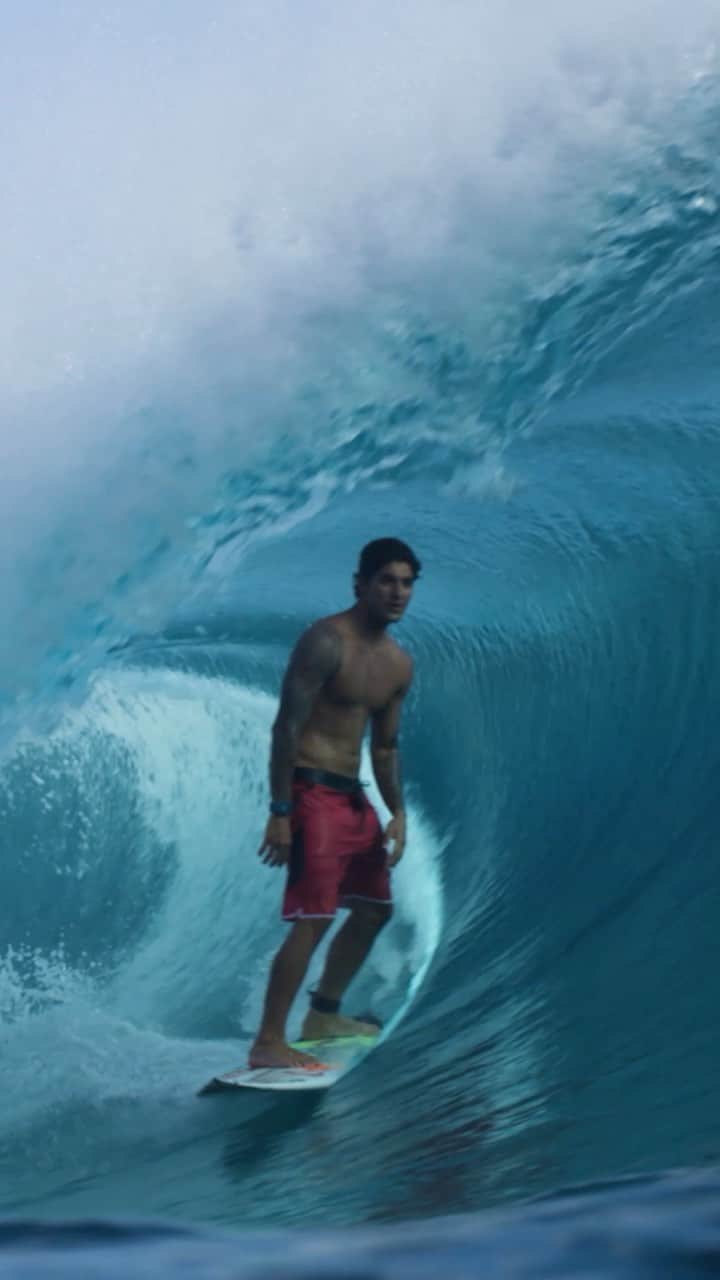 ガブリエル・メディーナのインスタグラム：「Agora disponível no Brasil! Curtiram minha nova Bermuda Mirage 10M Ultimate da @ripcurl_brasil? Lançamento exclusivo nessa semana em www.ripcurl.com.br! #MadeForWaves」