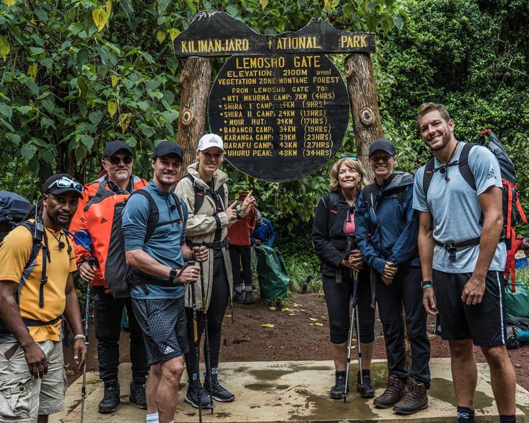 CarolineWozniackiさんのインスタグラム写真 - (CarolineWozniackiInstagram)「We woke up early in the morning, sunrise was hitting Mount Kilimanjaro in a perfect light, and the excitement for our 7 day trip up the highest free standing mountain in the world was at an all time high! We met our whole team at the front of Lemosho gate, weighed in our luggage, (clothes, food, tents, etc) and then it was time to start our trip, with the first two days going thru the rain forrest! Swipe right➡️」10月7日 3時24分 - carowozniacki