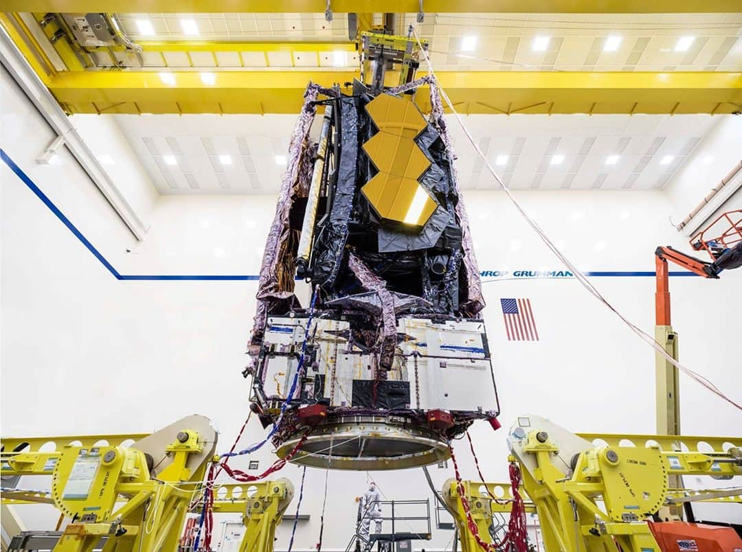 NASAさんのインスタグラム写真 - (NASAInstagram)「@NASAWebb is clear to shake, rattle and roll! 🚀  With the completion of its latest series of milestone tests, the fully assembled observatory will be able to endure the deafening noise, and the jarring shakes, rattles and vibrations of liftoff. Known as “acoustic” and “sine-vibration” testing, NASA has worked carefully with its international partners to match Webb’s testing environment precisely to what Webb will experience both on launch day, and when operating in orbit.  This is part of the final series of tests for Webb before shipment to French Guiana for launch. Next up: Webb will move into the last full extension of its primary mirror and sunshield, followed by a full systems evaluation.  Credit: NASA/Chris Gunn #nasagoddard #JWST #space #science #astronomy #spaceimage #spacepic #nasa」10月7日 3時27分 - nasagoddard