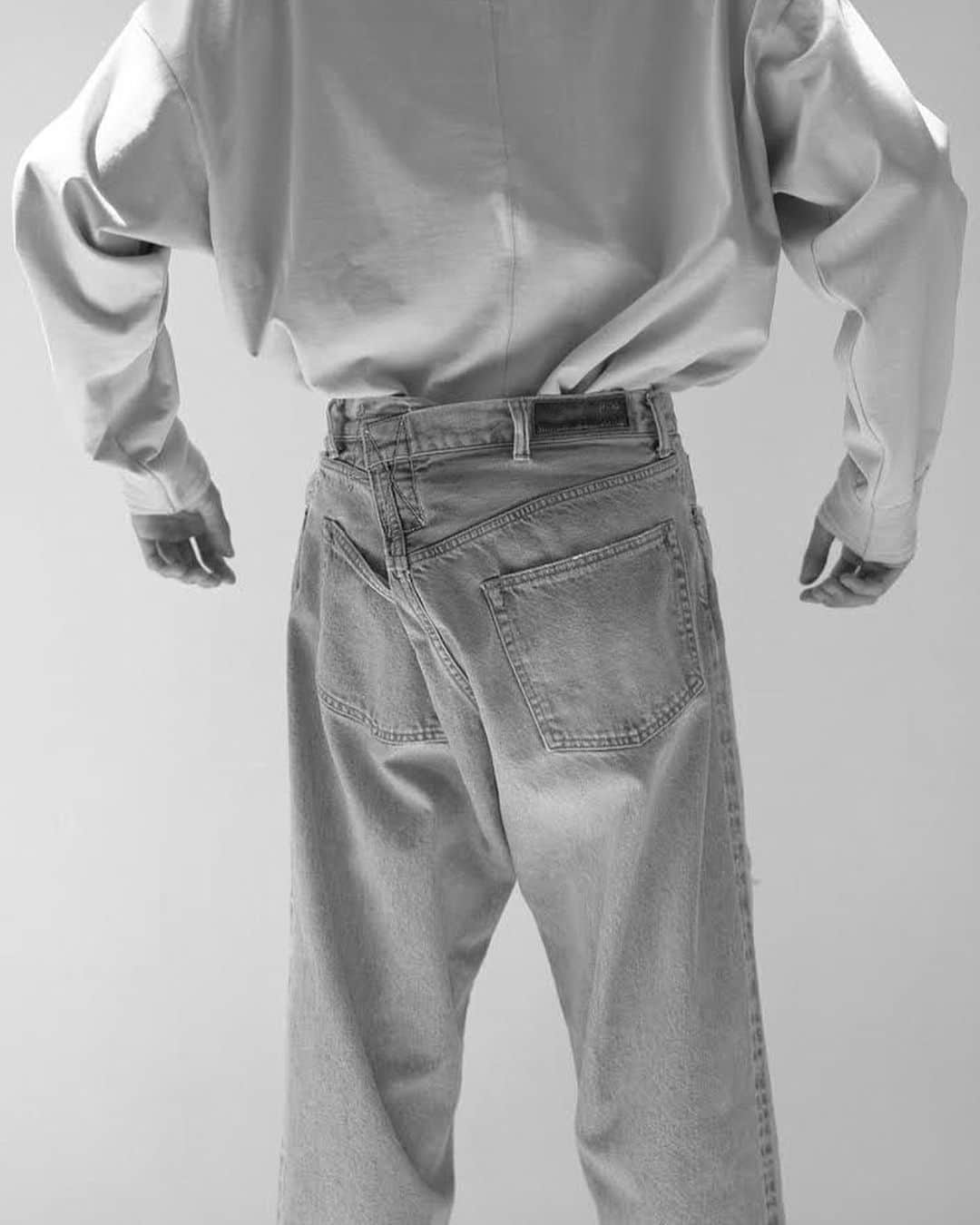 KUROのインスタグラム：「Just launched another pair. Available @journalstandard.jp Please DM for more information.  #kurodenimjapan #kurodenim」