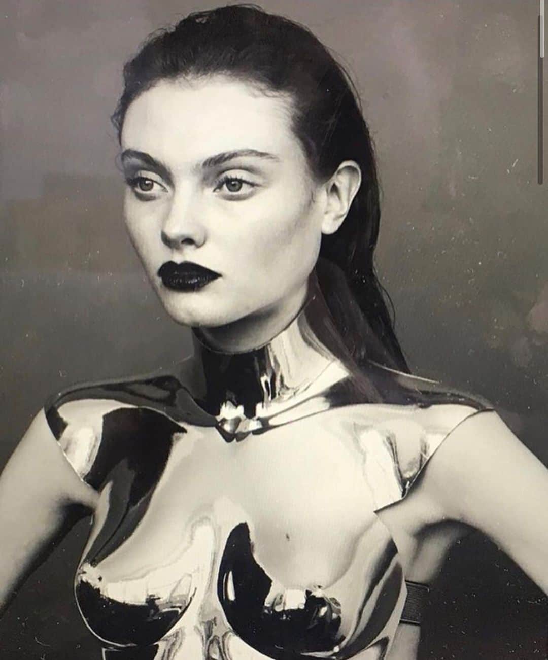 NINA PARKのインスタグラム：「Jeanne d‘Arc 🏹 @georgiehobday _________________________________________________ #Styling & CD @janasommet II #Photographer @floriansommet  II #MakeUp @ninaparkbeaute for @ballsaal_artist_mgmt」