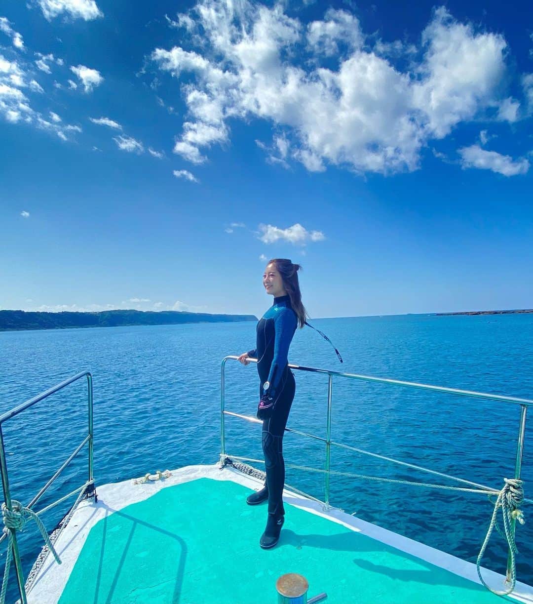 本谷紗己さんのインスタグラム写真 - (本谷紗己Instagram)「陸でも海中でも可愛いウェア🤿 @gull_diving1955 🌟  そしてダイビングをすると おなかぺこぺこ❣️ お昼ご飯にたべた お弁当がおいしくておいしくて🥺💕  橋杭岩からすぐのところにある ラパンさんのお弁当でした🍱❣️  おかずの種類が多いのが嬉しい〜😍💕 最後の写真は 橋杭岩をながめる ことちゃんを 指差してみたら ちょっとずれてた🙆‍♀️笑  #和歌山 #ダイビング #ダイビングウェア #insta_wakayama #wakayama #ボートダイビング #橋杭岩 #串本町　 #diving #ポジティブアクティブアグレッシブ」10月7日 14時38分 - sappyon38