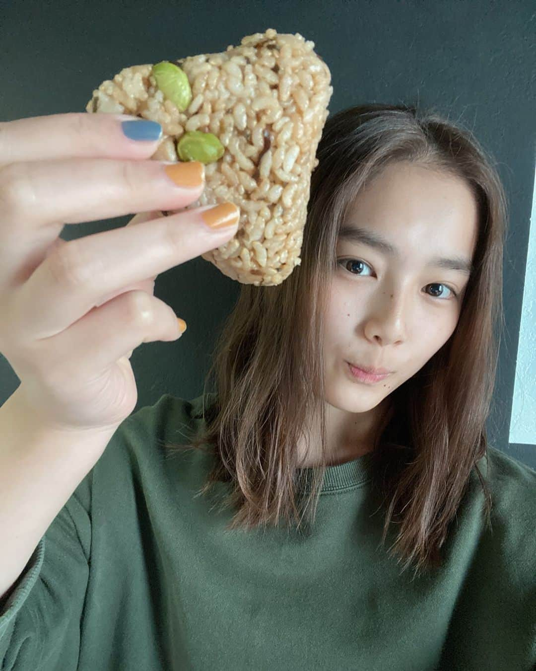 箭内夢菜さんのインスタグラム写真 - (箭内夢菜Instagram)「🍙  #onigiriaction  参加させて頂きます！  おにぎりの写真を投稿すると、 アフリカ、アジアで困っている子供達への支援につながります*ﾟ 皆様も、お時間があればぜひ、おにぎりたくさん投稿してくださいね*ﾟ」10月7日 13時07分 - yumenayanai_official