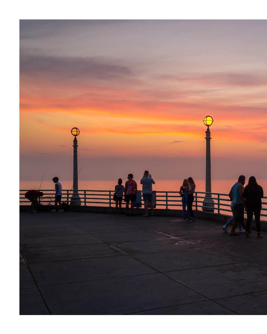 Pete Halvorsenのインスタグラム：「We’ll leave the light on for you... 👉🏻swipe for the full frame.  . Leica Q2」