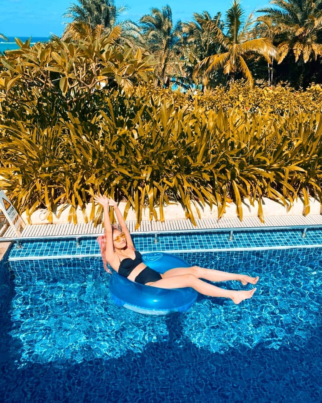 小林レイミさんのインスタグラム写真 - (小林レイミInstagram)「🌞🌞🌞🧡🖤  #summervibes #summermood #travelpost #traveljapan #trip_japan #okinawa #okinawatrip #bikini #fitgirl #pooltime」10月7日 13時17分 - _reimi._____