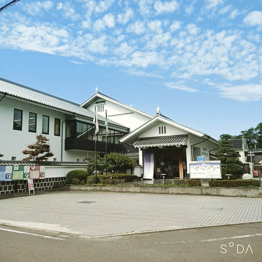 松本隆博のインスタグラム：「。 砥部町素敵な街。 3年前にもここの 文化会館で成人式 講演会をしました。  またここ砥部町で 出来ること、光栄だ。 10/30午後～  (*˘︶˘*).｡.:*♡ ～人生遊歩道～」