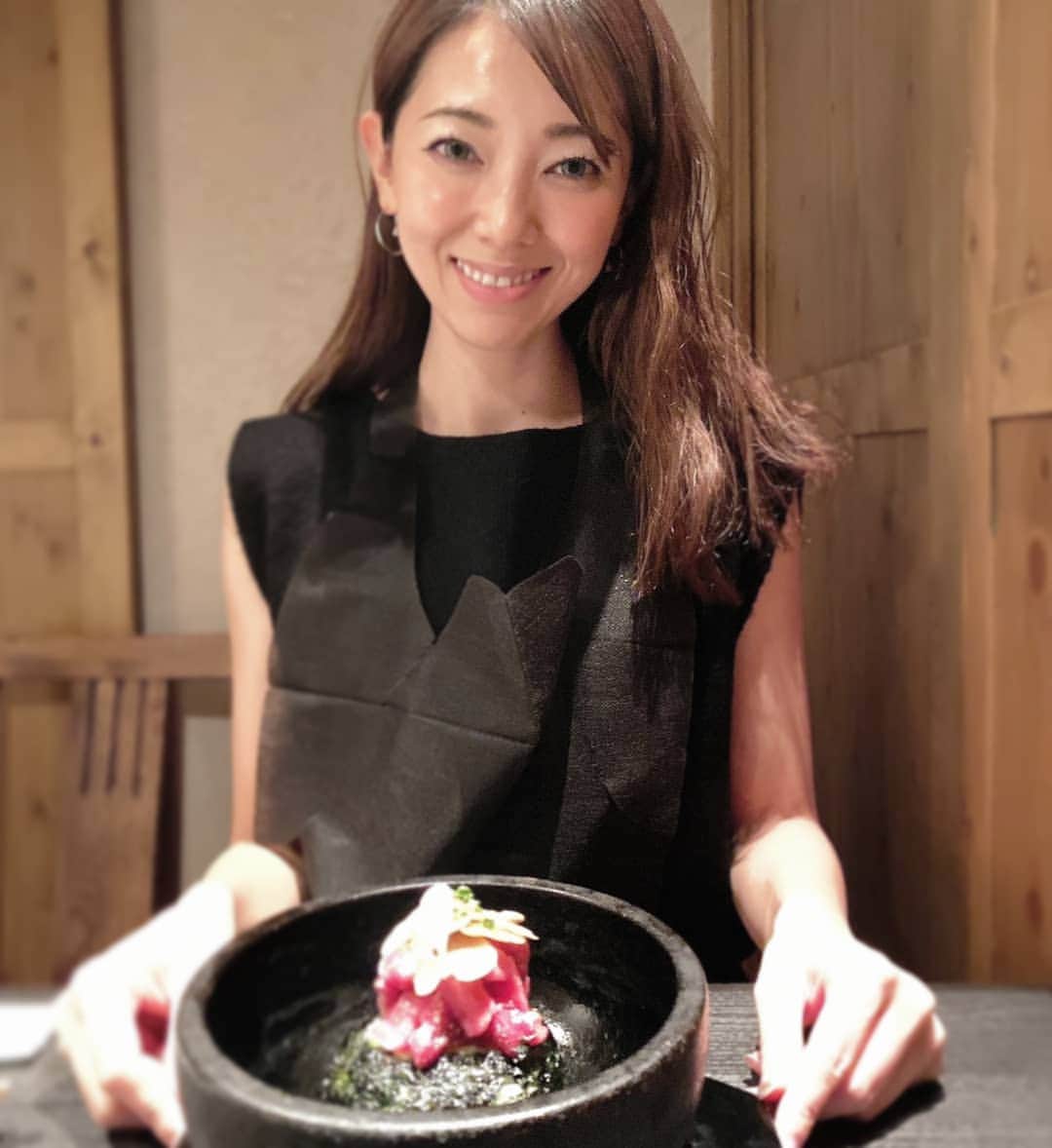 杉山由紀子のインスタグラム：「うしごろ恵比寿へ✨✨ おまきと(^^) ほんと楽しい時間でした♥♥♥ * お肉どれも美味しすぎて🤭♥ ほんと美味しいものは幸せだね😌 * ちゃんと身体のケアはしつつ✨ ↑これ大事！！！ * 好きなときに好きなものを食べられるようにもっとなりたい(^^)✨ * ほんと友達と御飯いけるの幸せだなってまた改めて感じました✨✨✨ * * * #うしごろ #ushigoro #ushigorobambina #ushigorokan * https://instagram.com/ushigoro_yakiniku?igshid=1xhveit6evii3」
