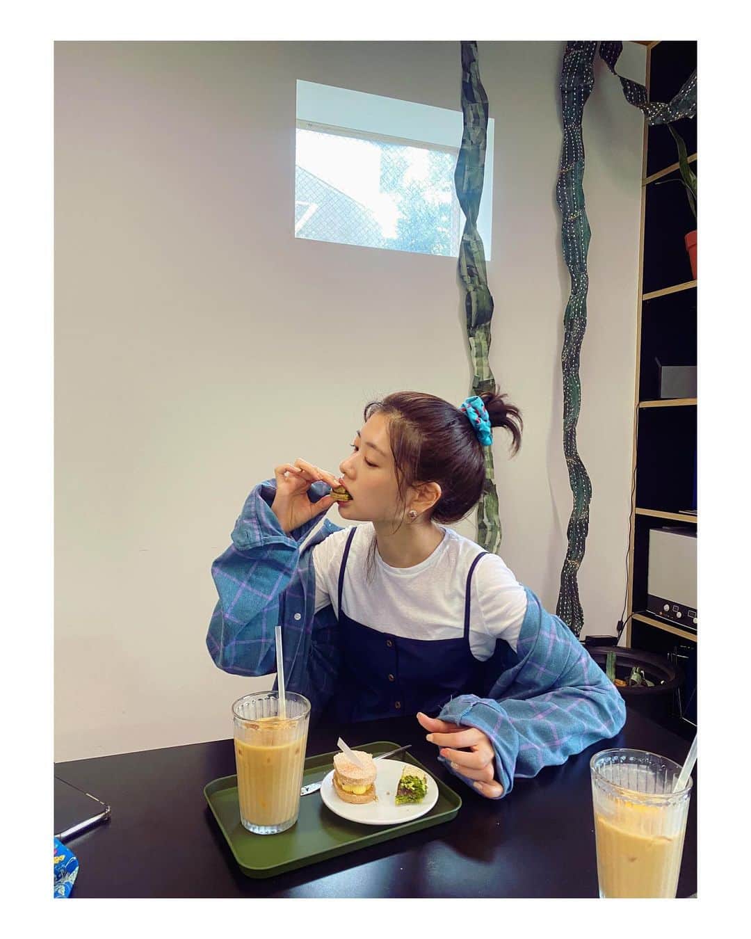 チョン・ソミンのインスタグラム：「월간집🏠 열심히 촬영해서 재미있는 작품과 캐릭터로 돌아올게요:)  #그리운제주 #nottoday #지난제주여행」