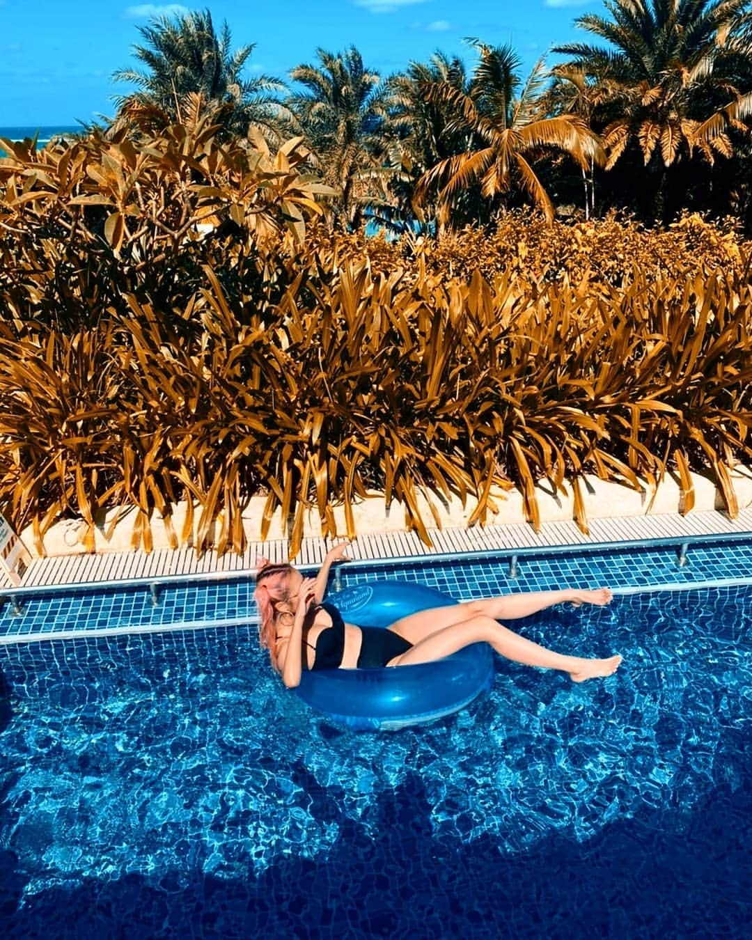 小林レイミのインスタグラム：「SUMMER is always hugs me gently🧸🌻🏖  #bikini #poolday #morningvibes #travelworld #beachgirl #relaxingtime #traveltheworld #japantrip #trip_shot」