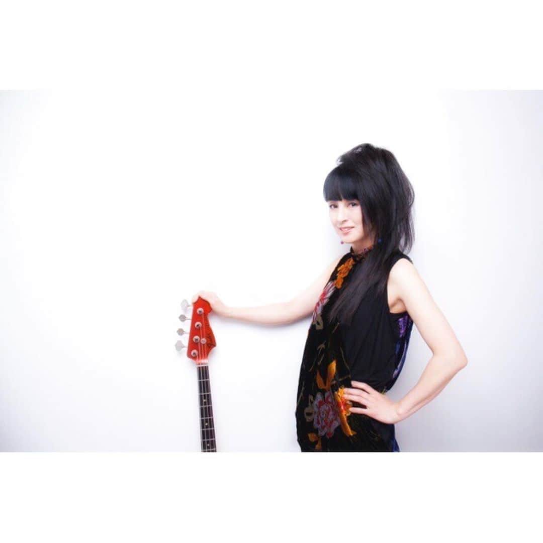イマイアキノブのインスタグラム：「🥀10.27(火) @ 下北沢CLUB Que  『THE BITTEREST PILL』  出演  イマイアキノブトリオ (イマイアキノブ 山本久土 サトウミノル）  TOKIE＆#STDRUMS  O.A NAkidZ　  前売 ¥3500＋drk代¥600  当日 ¥4000＋drk代¥600  配信¥2500 (手数料込み¥2625）　  Open 18:30 Start  19:00  観覧チケット Livepocket  10/8(木)10時～ https://t.livepocket.jp/e/que20201027 配信チケット bitfan 10/8(木)19時～ https://clubque.bitfan.id/events/293  #下北沢clubque  #tokie #stdrums  #nakidz  #山本久土 #サトウミノル #イマイアキノブ #imaiakinobu  #livestreaming  #livemusic」