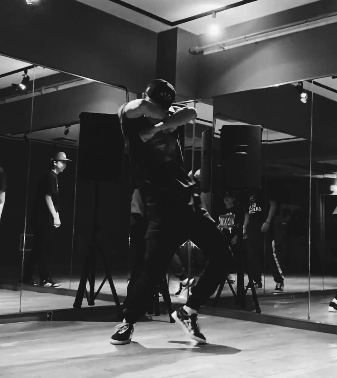 後藤慶太郎さんのインスタグラム写真 - (後藤慶太郎Instagram)「krump posing  #ktr #krump #fullcastraiserz #raiserz #dance #dancer #japan #blackiiimurai #クランプ #ダンサー #dleague #fullcast #session #krumpsnap #snapshot #snap #posingk」10月7日 14時06分 - goto_ktr