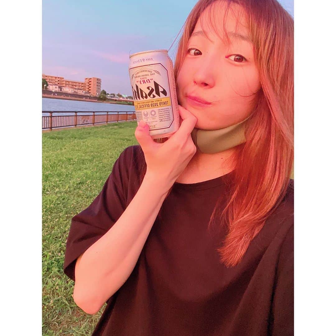 有明ゆなさんのインスタグラム写真 - (有明ゆなInstagram)「土手で飲むビールは最高(*☻-☻*) . . . . #土手 #どて #ビール #缶ビール」10月7日 14時15分 - ariake_yuna