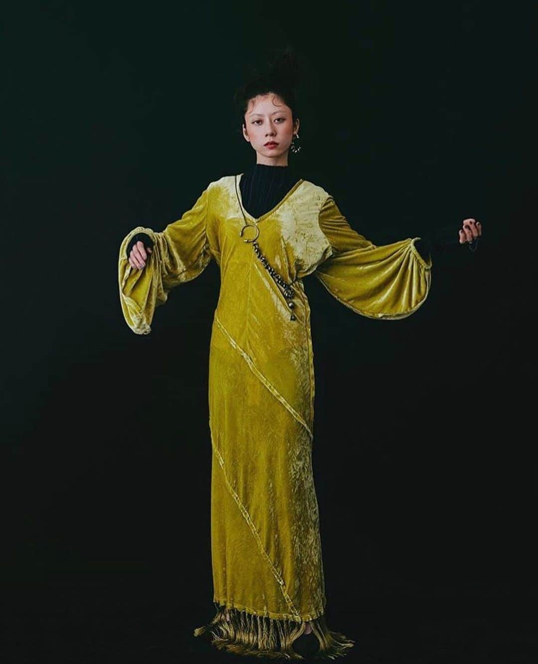 Sumireのインスタグラム：「作品撮り  photo @takigawa.hiroshi  styling @_nakaiayano  makeup @marinosinsta  hair @hiroki_kitada」