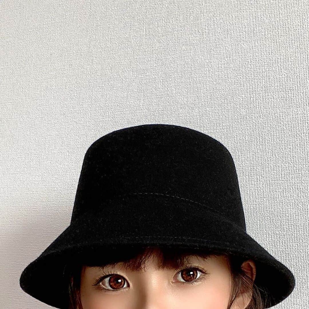 薬師寺美菜子さんのインスタグラム写真 - (薬師寺美菜子Instagram)「▷▶ . 一目惚れした帽子♡ . いつも質問もらうこのカラコンは どこのかわかんないから 私もまた買えなくて困ってる🙃w 買ったところはたぶんドンキ← . . #hm#帽子#カラコン」10月7日 14時25分 - minachun_s2
