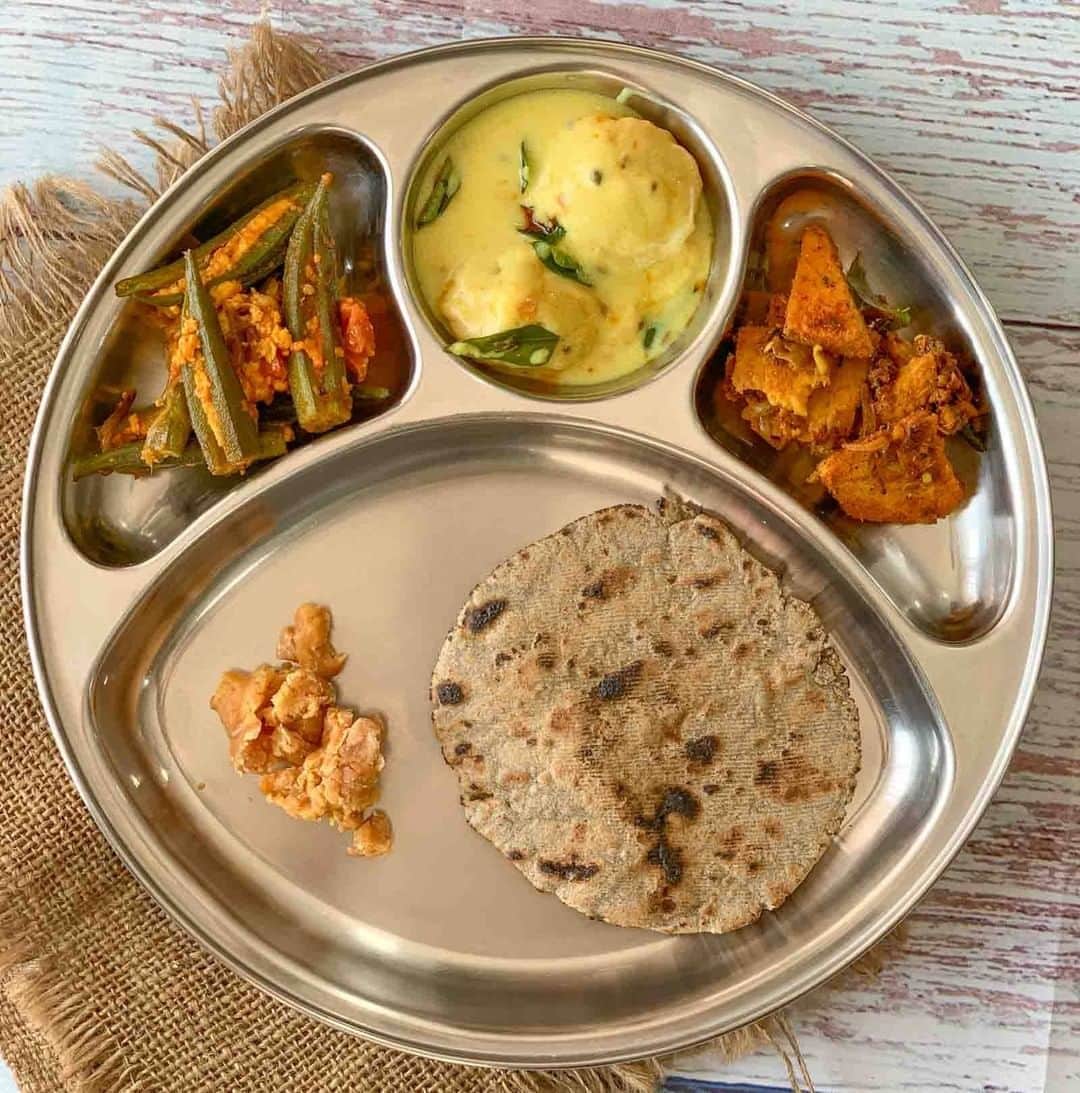 Archana's Kitchenさんのインスタグラム写真 - (Archana's KitchenInstagram)「Here is a full of fiber, healthy carbohydrates and packed with nutrition portion control meal plate made up of Khadi Bari, Stuffed Bhindi With Paneer, Suran Sukhi Sabzi & Bajra Roti. Portioned out with serving suggestions our meal plates are planned to give you proper nutrition and right amount of calories.  #archanasportioncontrolmealplates  Get the recipe from the smart.bio link in my profile @archanaskitchen」10月7日 14時30分 - archanaskitchen