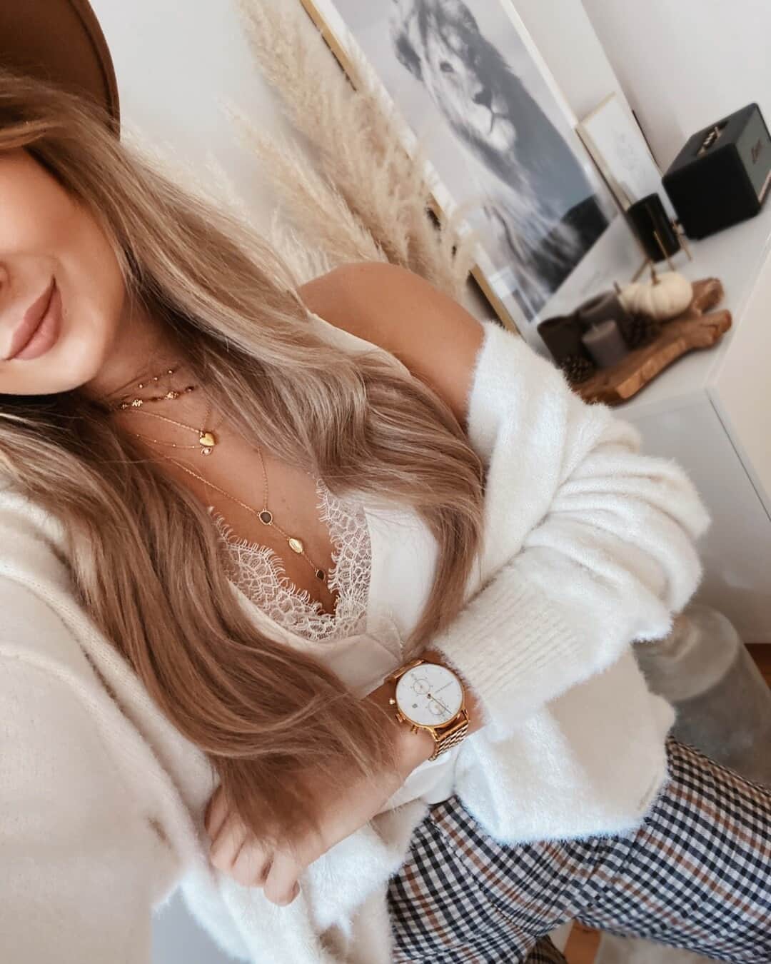Kapten & Sonさんのインスタグラム写真 - (Kapten & SonInstagram)「'Wake up, dress up, be kind, repeat.' 🔁 @laurralucie combines our beautiful watch Chrono Gold "Steel" to her cozy outfit! 😍 #bekapten #kaptenandson⠀⁠ .⠀⁠ .⠀⁠ .⠀⁠ #watch #watches #inspiration #explore #style #outfitinspo #outfitdaily #fashionlover #fashionaddict #autumnlooks」10月7日 14時30分 - kaptenandson