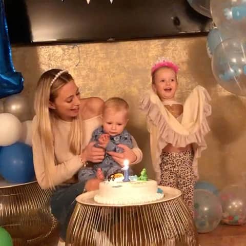 マルセロ・ブロゾビッチのインスタグラム：「Buon Compleanno Rafi! Oggi hai compiuto un anno. Vederti crescere è la più grande soddisfazione per il tuo papà. Non vedo l’ora di poterti abbracciare forte e stare sempre al tuo fianco! Te amo! ❤️😍🌎」