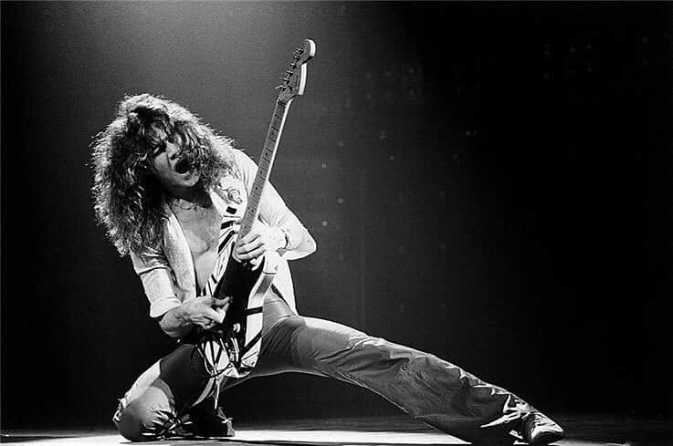 キース・アーバンのインスタグラム：「Just heard the news of Eddie Van Halen’s passing ..... this hit me hard. There are lots of great guitar players in the world, but very VERY few true innovators. Players who seem to have arrived from a far distant planet , and who bring a completely new color to the rainbow. Eddie Van Halen was this and so much more. Even without the finger tapping, you had a player with extraordinary touch, tone, and a rhythmic pocket and bounce that floated like Ali in the ring. He was a master of complex solos that spoke to non musicians...THAT IS HARD TO DO. The reason was the exquisite melody in his heart, and the joy in his soul of playing FOR people - and it came through like a ray of sun we ALL felt. I say a prayer today for his family and friends. - and from players like me , all over the world who never got to meet him, I say THANK YOU EDDIE. WE LOVE YOU !!!!!!!」