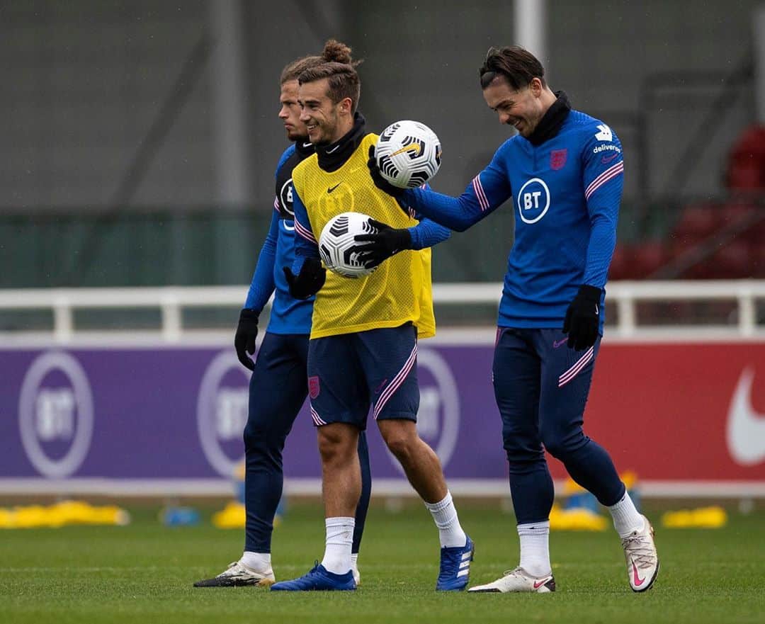 ジャック・グリーリッシュのインスタグラム：「Good to be back with the boys 🦁⚽️」