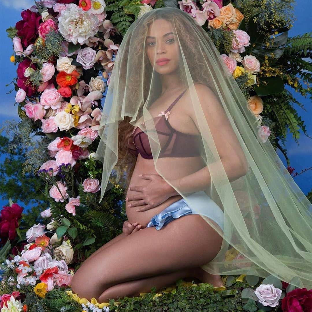 Dazed Magazineさんのインスタグラム写真 - (Dazed MagazineInstagram)「Just some instagram posts that live in my head rent free 👀   On its 10th anniversary, what’s your favourite moment this app has given us?   📷 1. @beyonce’s pregnancy announcement 2. @badgalriri at the #MetGala2015 3. @feliciathegoat as #IGOR returns to the UK after being banned by Theresa May 4. @jenniferaniston’s big FRIENDS night in  5. @parishilton as @kimkardashian  6. @celinedion and @ladygaga fan meet 7. @donatella_versace does the ALS #icebucketchallenge  8. The @world_record_egg (simpler times)」10月7日 6時02分 - dazed
