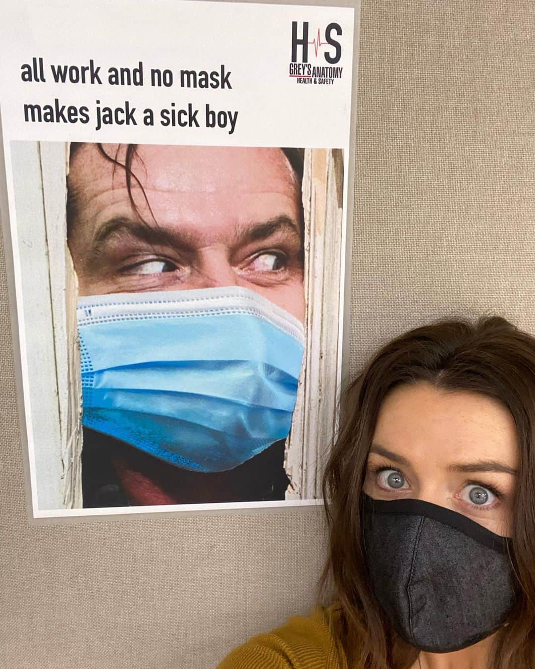 カテリーナ・スコーソンのインスタグラム：「More safety posters from the set of Grey’s Anatomy. Thank you for keeping us healthy and hilarious @thegoodman13 @greysabc」