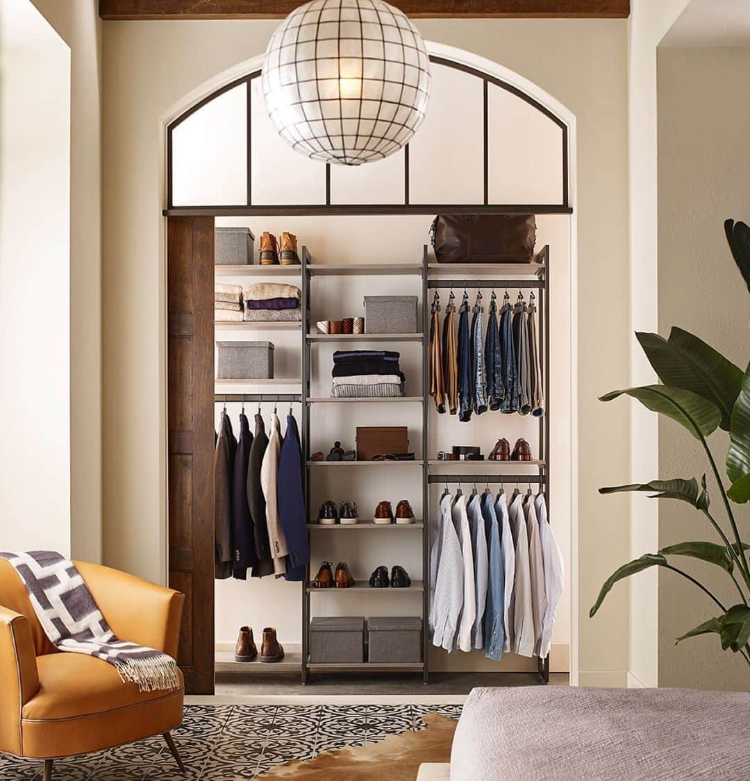 マーサ・スチュワートさんのインスタグラム写真 - (マーサ・スチュワートInstagram)「Dream up a versatile closet system with the help of The Everday System™ by @marthastewart48 and @caclosets. Create a customized solution that fits your style and space by visiting the link in bio. 👆🏼」10月7日 6時24分 - marthastewart