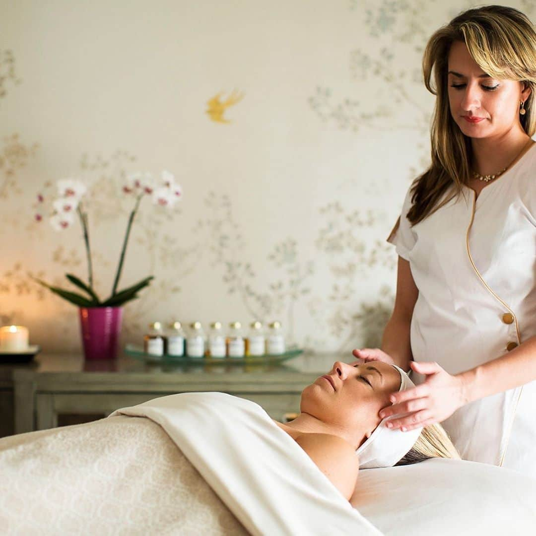 Biologique Recherche USAさんのインスタグラム写真 - (Biologique Recherche USAInstagram)「Are you familiar with the Delamar Spas in Connecticut?  As restrictions are slowly being lifted, we are very pleased to announce that all three of their locations (Greenwhich Harbor, Southport and West Hartford) are reopened for face and body treatments, using @biologique_recherche products and techniques.  Our partner @delamarspa also offers free virtual skin consultations. Book your appointment now and embrace Fall in great skin! • • #biologiquerecherche #passion #expert #delamar #delamarhotel #delamarhotels #delamarspa #delamarspas #spa #treatment #facial #bodytreatment #treatyourself #treatyourskin #massage #onlineconsultation #skinconsultation #booknow #followyourskininstant #skininstant #buildingbetterskin #wellness #wellnesswithbr #connecticut」10月7日 7時09分 - biologique_recherche_usa