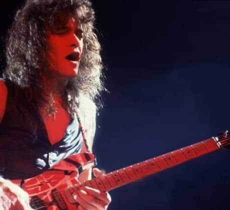 マサ小浜さんのインスタグラム写真 - (マサ小浜Instagram)「RIP Eddie Van Halen @eddievanhalen   真の偉大なるギターヒーロー　エディ　ヴァン　ヘイレンさんが...  子供の頃に彼のファーストアルバムを初めて聴いた時の衝撃は今でも鮮明に覚えている。もちろんそのレコードは擦り切れるほど聴いたな〜 ロックギター史上彼ほど重要な人物は片手に数える程しかいないであろう。 安らかにお眠りください。 夢、希望、勇気、そして素晴らしい音楽をありがとう！  So sad to hear about the passing of Eddie Van Halen, what an incredible player and artist he was.  My thoughts are with his family and loved ones.」10月7日 7時20分 - masakohama1