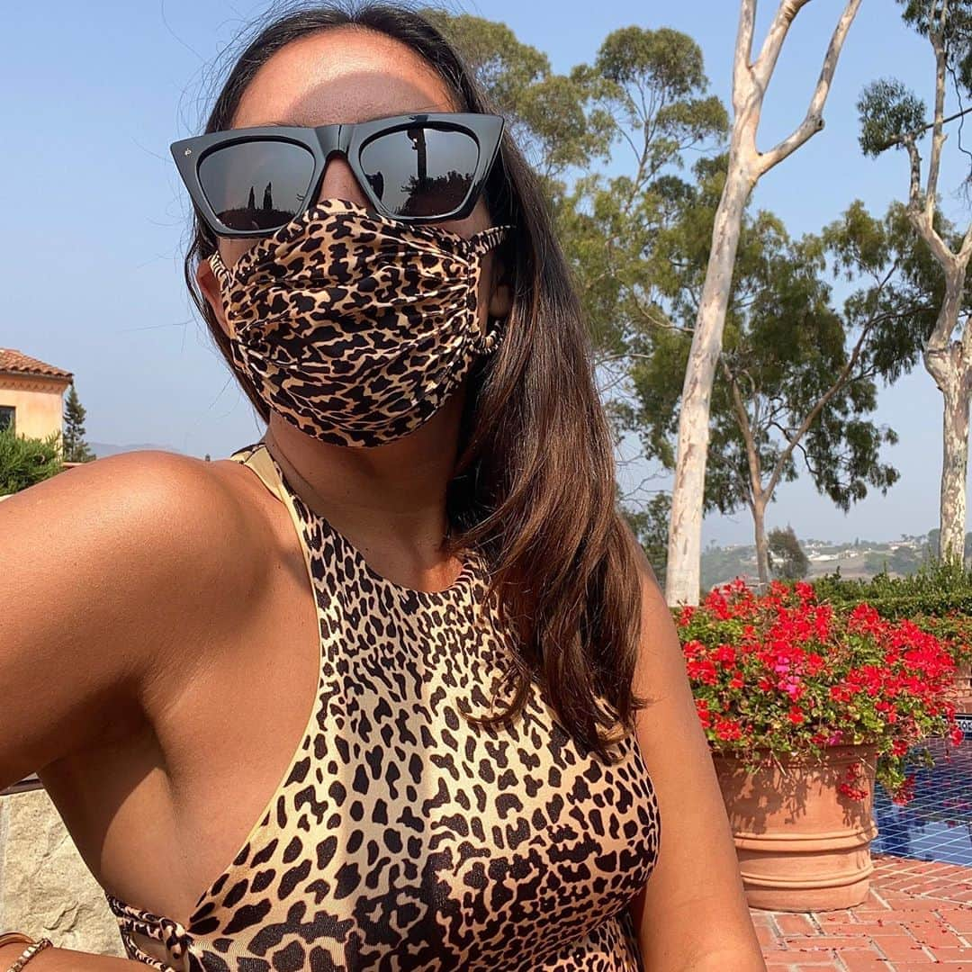 JEN ATKINさんのインスタグラム写真 - (JEN ATKINInstagram)「Wear your mask and don’t let people make you feel weird about it (even if it matches your swimsuit) 🐆.」10月7日 7時22分 - jenatkinhair