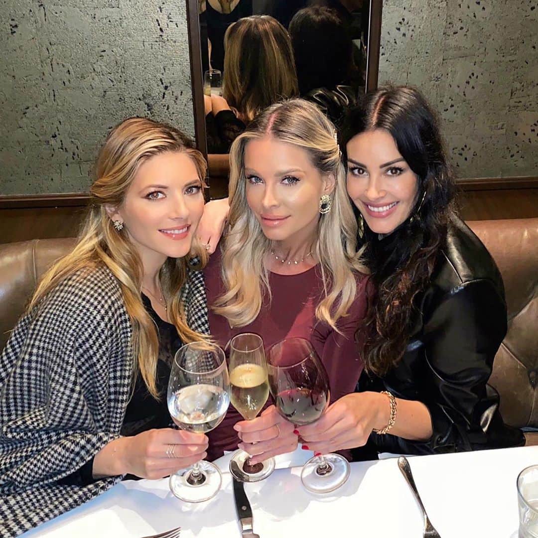 キャサリン・ウィニックのインスタグラム：「Happy Birthday to my BFF! So blessed to have you in my life. ❤️@paulinamiel」