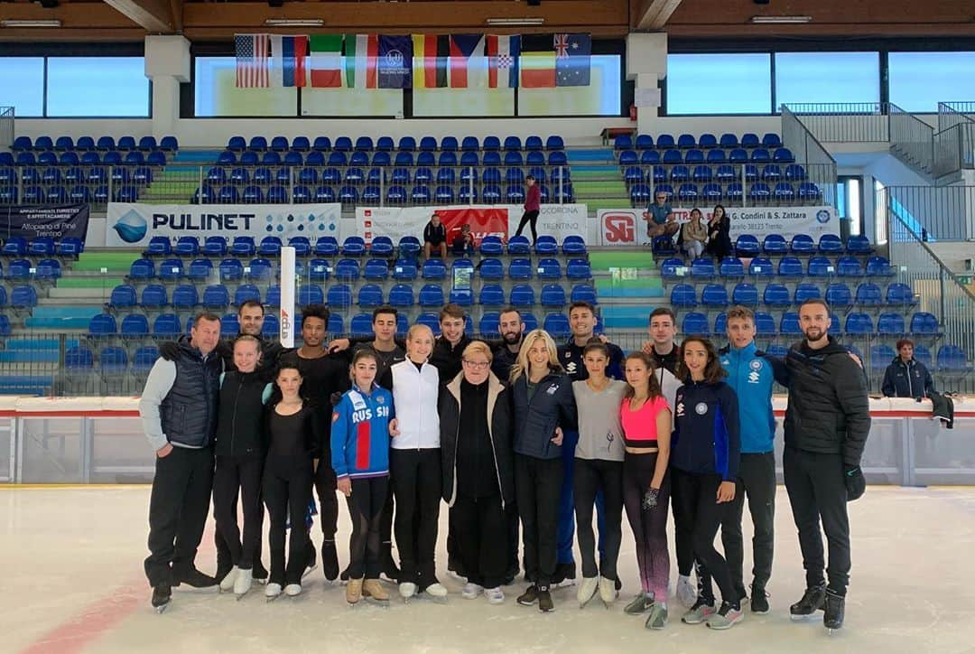 アシュリー・ケインさんのインスタグラム写真 - (アシュリー・ケインInstagram)「Happy National Coaches day to all of these amazing coaches that have worked tirelessly to help us achieve our dreams! I feel so honored to share this journey with all of you!✨」10月7日 8時02分 - icegirlash