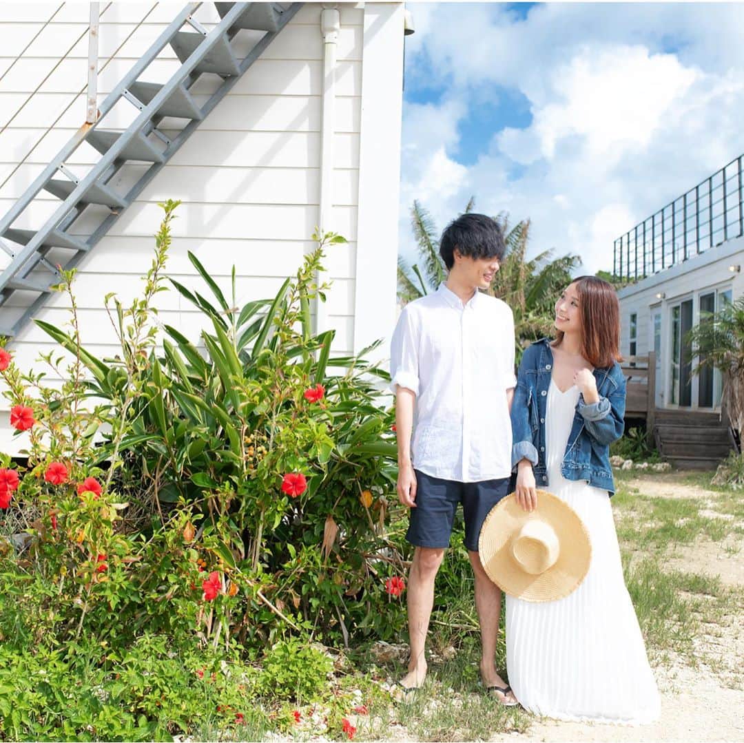 片桐優妃のインスタグラム：「宿泊した#RuGu で撮影した写真📷 . この#ドレス を決めたときに#Gジャン とか#帽子 とか合わせたいって思って準備したやつ#👒 . 普段旅行のときは荷物減らしていくので今回小道具色々用意したら大荷物で大変だったけどイメージ通りの写真が撮れました😊 . . #フォトウエディング #ウエディングフォト #宮古島ウエディングフォト #gジャンコーデ #麦わら帽子 #麦わら帽子コーデ #リゾートウエディング #ytywedding」