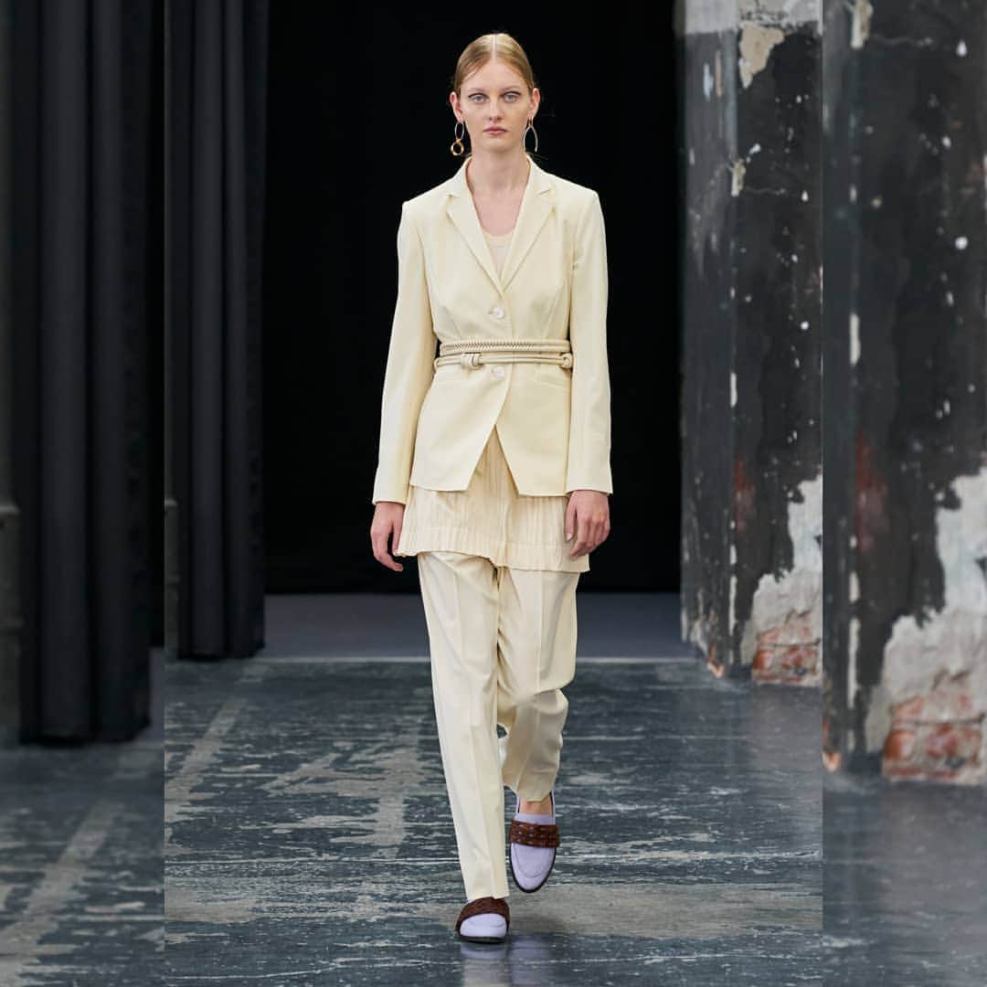 のインスタグラム：「Spring Summer 2021   #cividini #mfw #runway #springsummer21 #neutralpalette #earthpalette #daylook」
