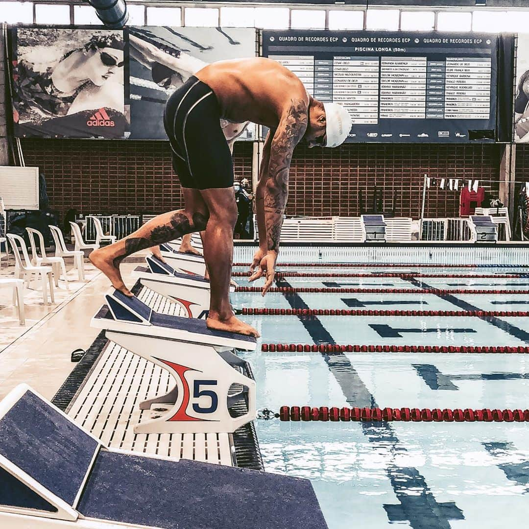 マテウス・サンタナのインスタグラム：「O melhor jeito de se preparar para o amanhã é fazer o seu melhor hoje! A sorte me acompanha, mas to sempre preparado! Jaja começa a @iswimleague e eu não vejo a hora de voar com o @dctridentisl 🔱🚀🔥」