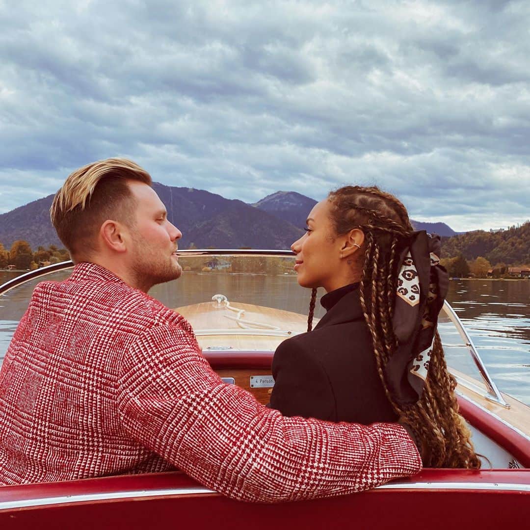 レオナ・ルイスのインスタグラム：「10 years strong ❤️」